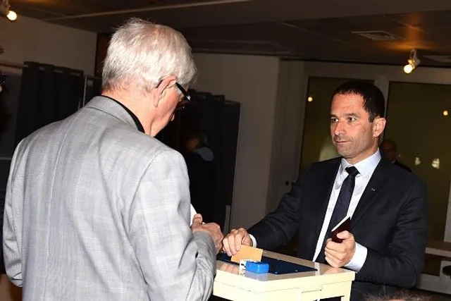 Амон проголосував на виборах Амон проголосував на виборах