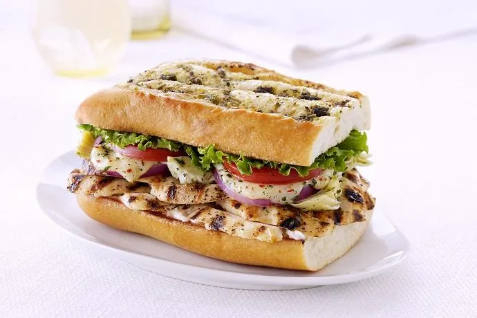 Сэндвич с курицей – прекрасное блюдо для пикника