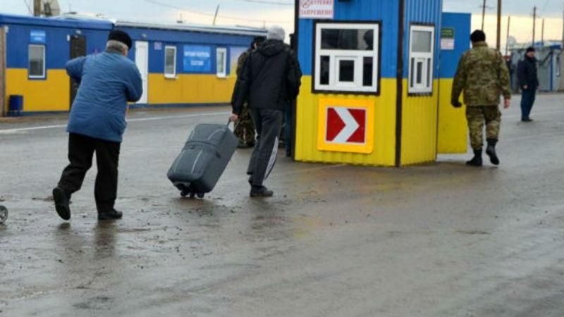 Наскільки активно українці їздять в окупований Крим та Донбас: статистика