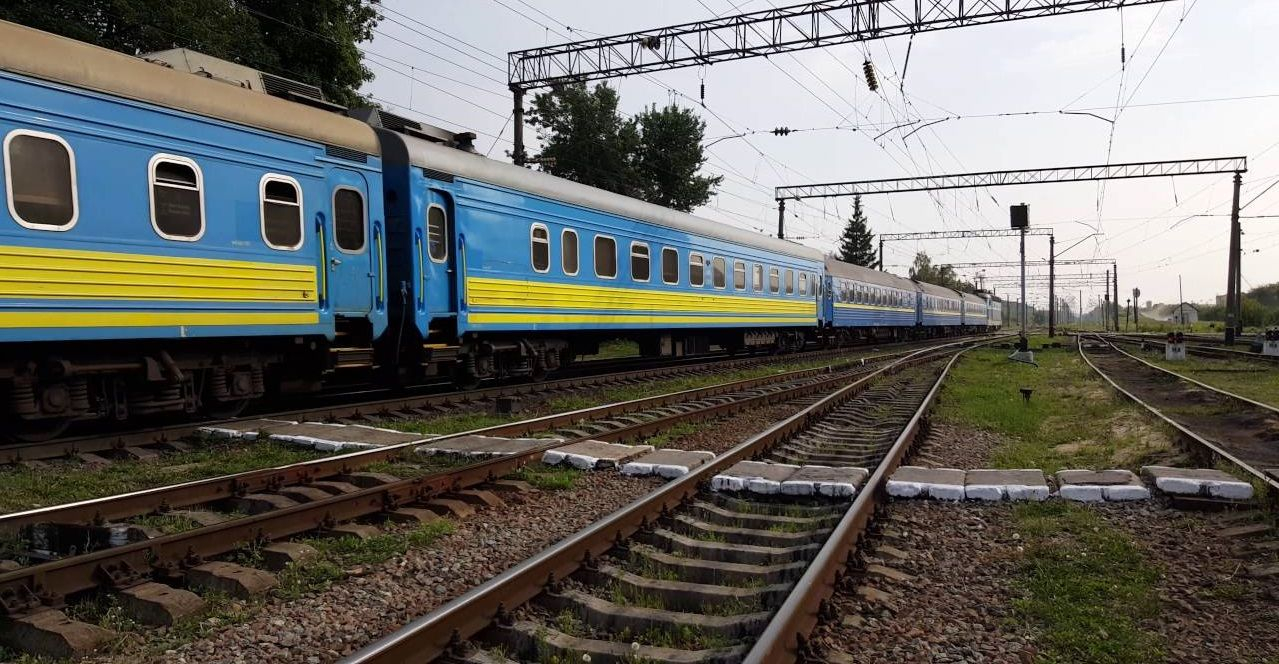 К майским праздникам "Укрзализныця" назначила более 20 дополнительных поездов: расписание движения