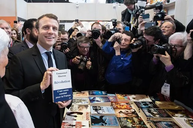 Макрон видав книжку Макрон видав книжку