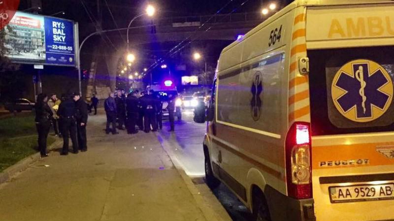 Невідомий у камуфляжі влаштував стрілянину в Києві: є поранені Невідомий у камуфляжі влаштував стрілянину в Києві: є поранені