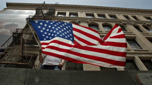 У посольстві України в США пояснили, чому Вашингтон вирішив зменшити допомогу Києву