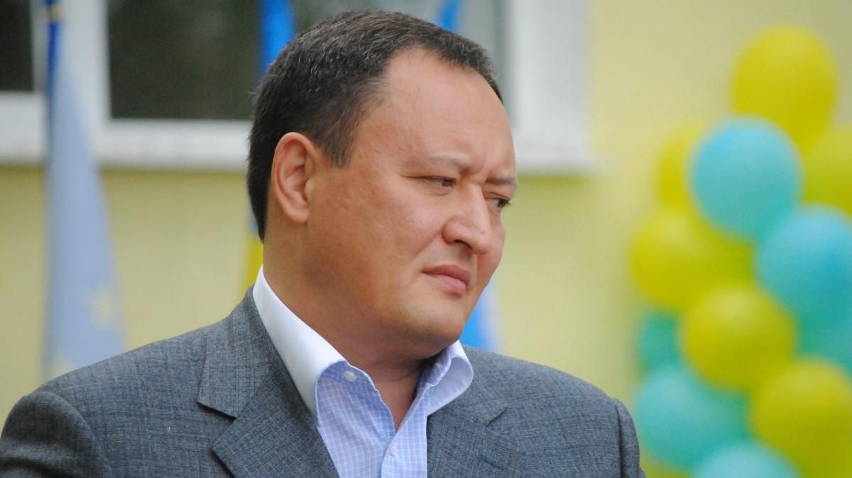 Топ-чиновник написав заяву на журналістів після розслідування про його розкішне життя Топ-чиновник написав заяву на журналістів після розслідування про його розкішне життя