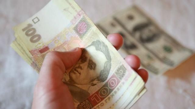 Курс валют на 27 квітня: долар і євро продовжують дешевшати