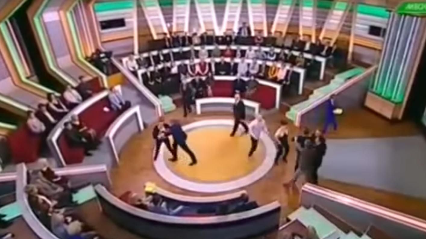 Українська "журналістка" взяла участь у масовій бійці на російському телеканалі Українська "журналістка" взяла участь у масовій бійці на російському телеканалі