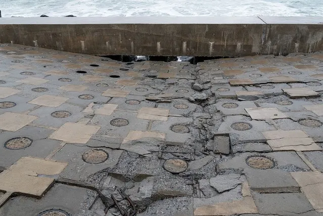 Шторм зруйнував набережну у Сочі Шторм зруйнував набережну у Сочі