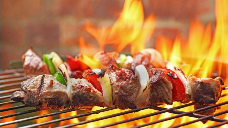Как приготовить вкусное мясо на огне: полезные советы