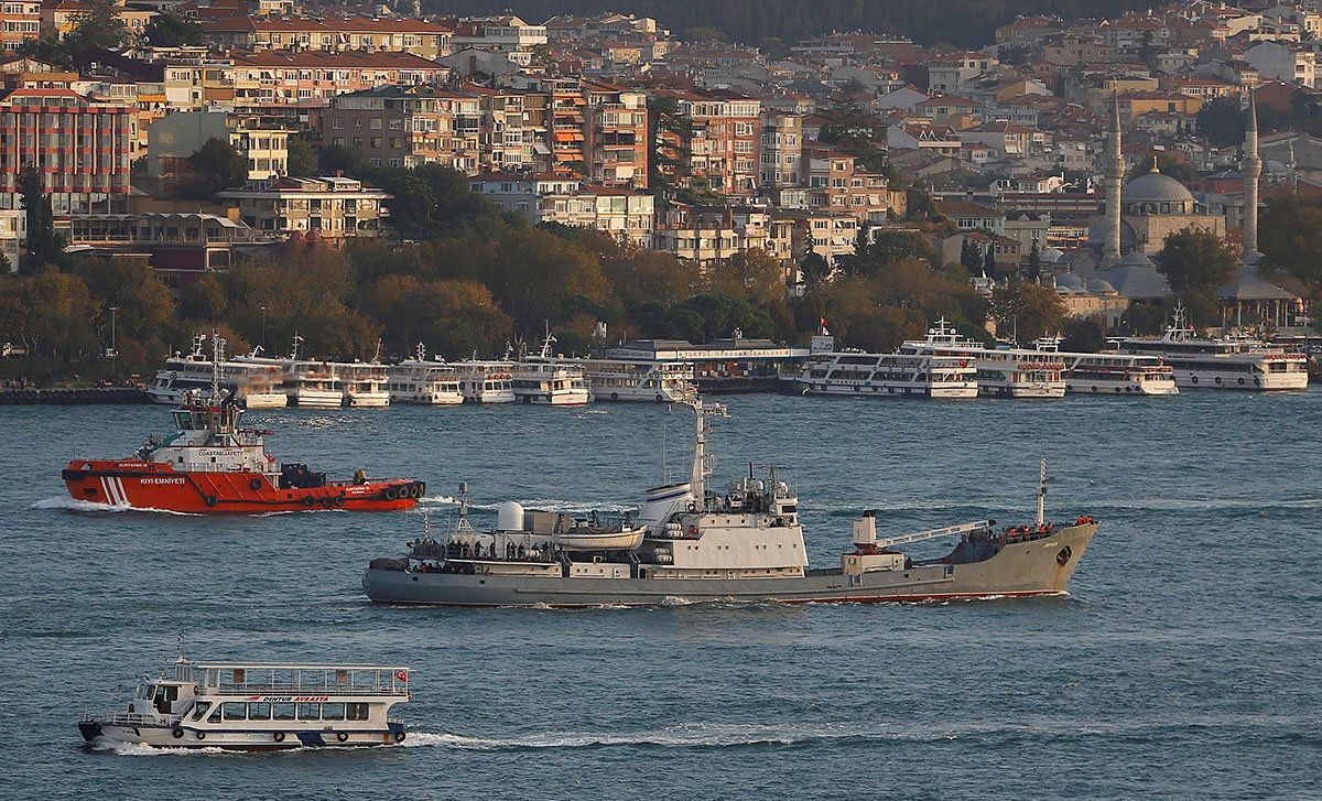 Военный корабль России затонул после столкновения с судном в Черном море