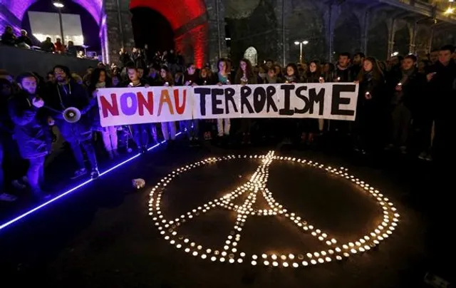 13 листопада 2015 року Париж пережив масштабний теракт. Сліди якого, як казали оглядачі, ймовірно, вели до Росії. Існує ризик того, що напад може бути повторено і 13 листопада 2015 року Париж пережив масштабний теракт. Сліди якого, як казали оглядачі, ймовірно, вели до Росії. Існує ризик того, що напад може бути повторено і