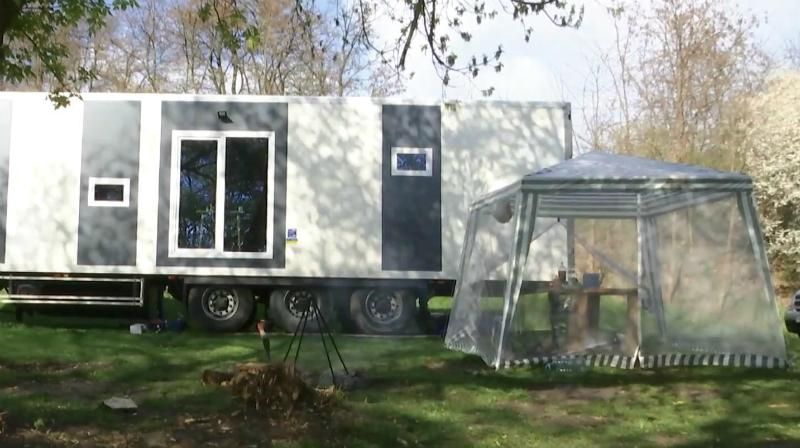 На березі Південного Бугу вінничанин збудував унікальний дім на колесах
На березі Південного Бугу вінничанин збудував унікальний дім на колесах