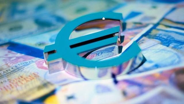 Курс валют на 28 квітня: євро значно здешевів Курс валют на 28 квітня: євро значно здешевів