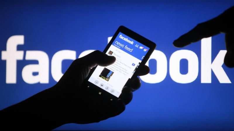 Компания Facebook заявила, что соцсеть стала полем боя для пропаганд разных стран

