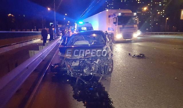 Масштабна аварія в Києві: зіткнулися одразу три авто Масштабна аварія в Києві: зіткнулися одразу три авто