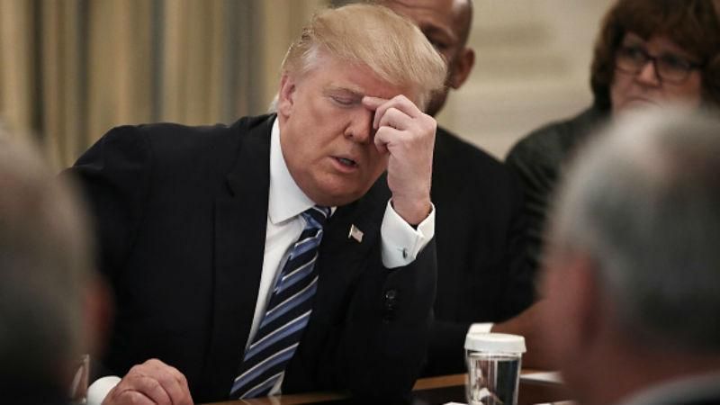 Трамп пожаловался на тяжелую работу Трамп пожаловался на тяжелую работу