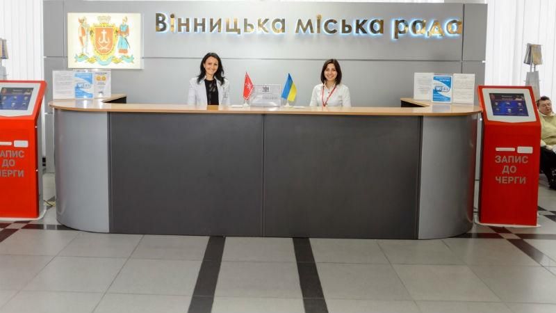 Порваний піджак та зіпсована зачіска. У міськраді побились дві депутатки: відео Порваний піджак та зіпсована зачіска. У міськраді побились дві депутатки: відео