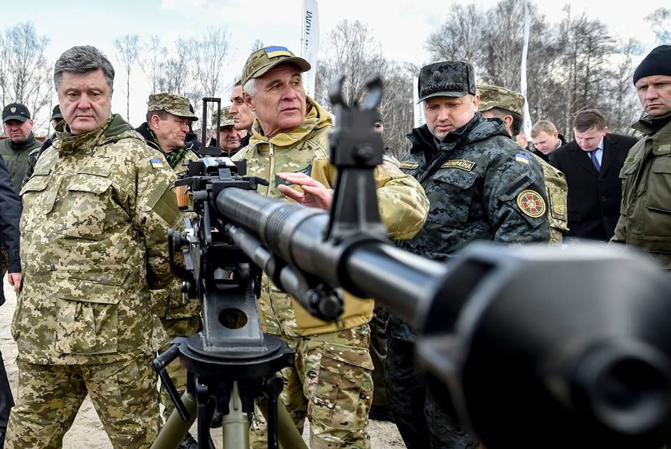 Касьянов розповів, чому Порошенко "годує" українців введенням воєнного стану