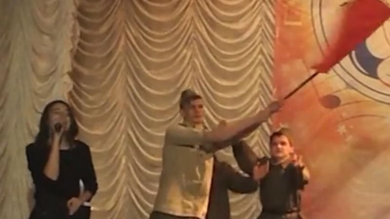 Дети-"солдаты", красные флаги и "Катюша" – в Крыму уже празднуют 9 мая Дети-"солдаты", красные флаги и "Катюша" – в Крыму уже празднуют 9 мая