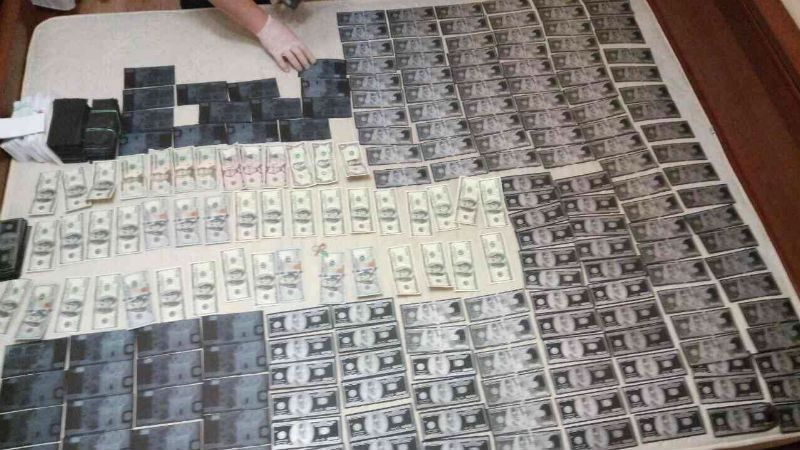 На Прикарпатье штамповали очень качественные подделки долларов и евро На Прикарпатье штамповали очень качественные подделки долларов и евро