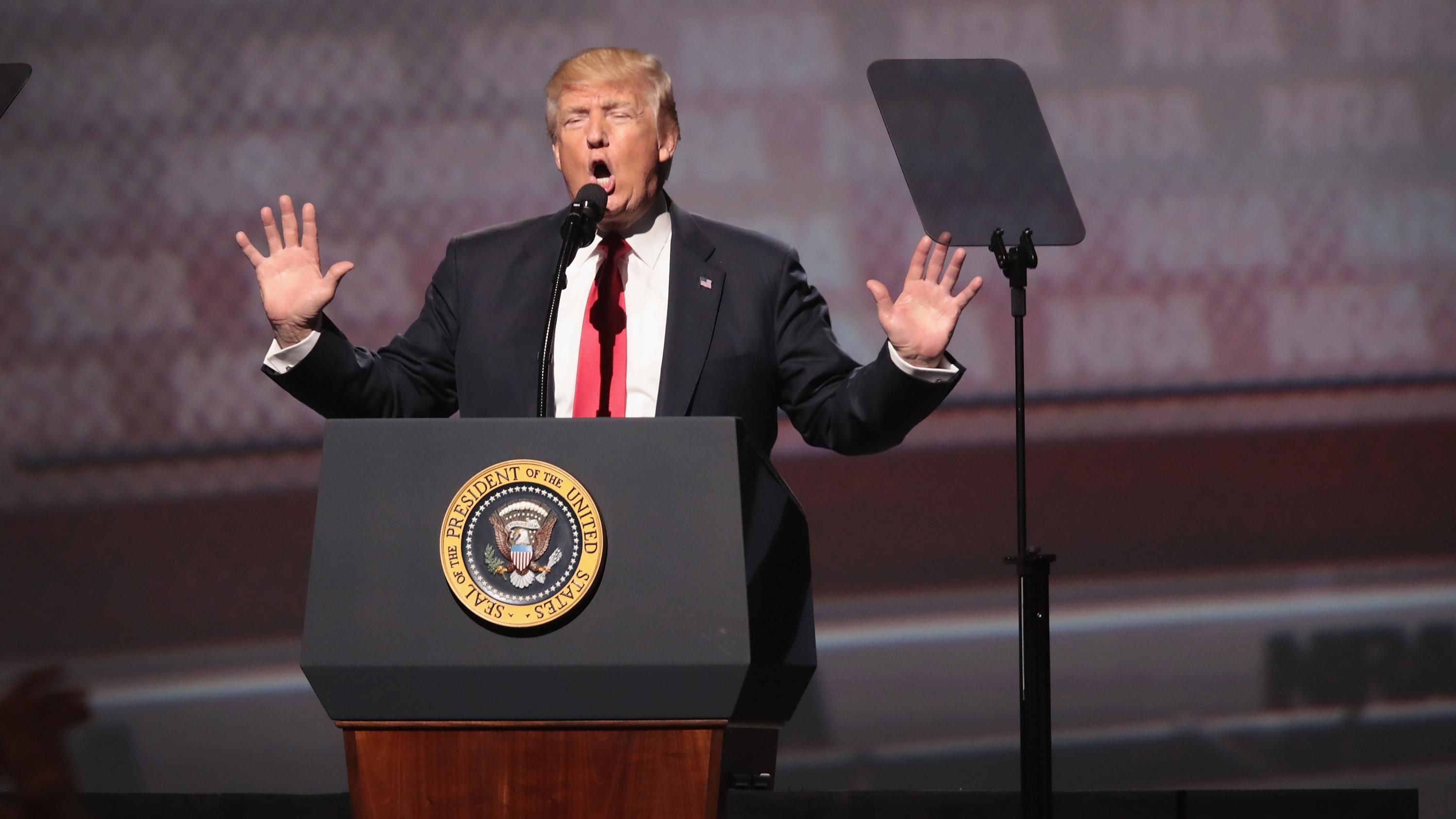 Чим запам'ятався Трамп за 100 днів президентства: кумедне відео Чим запам'ятався Трамп за 100 днів президентства: кумедне відео