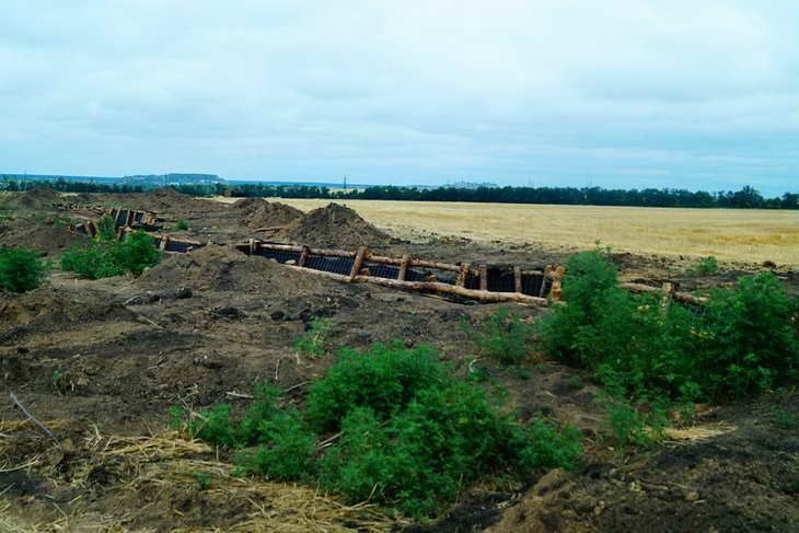 Окупанти змушують цивільних рити окопи