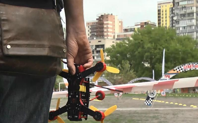 Хто і для чого використовує безпілотники в Україні: військові, аграрії, хіпстери
Хто і для чого використовує безпілотники в Україні: військові, аграрії, хіпстери