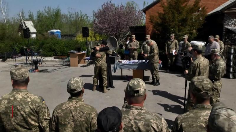 Окремий мотопіхотний батальйон святкує рекордні 444 доби в зоні АТО
Окремий мотопіхотний батальйон святкує рекордні 444 доби в зоні АТО