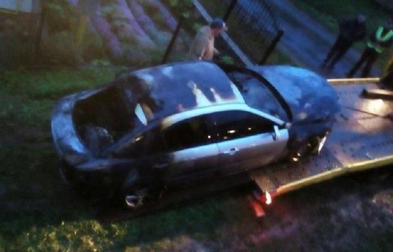 На Закарпатье перед выборами кандидату в мэры сожгли авто