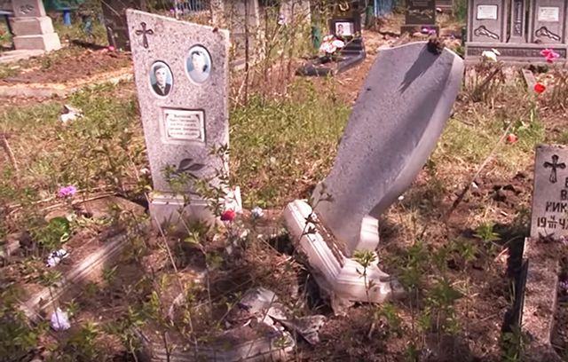 Боевики ударили из "Градов" по кладбищу на Луганщине Боевики ударили из "Градов" по кладбищу на Луганщине