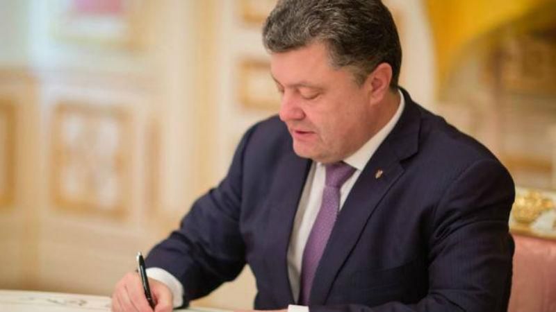 Скільком українцям Порошенко припинив громадянство: шокуючі дані