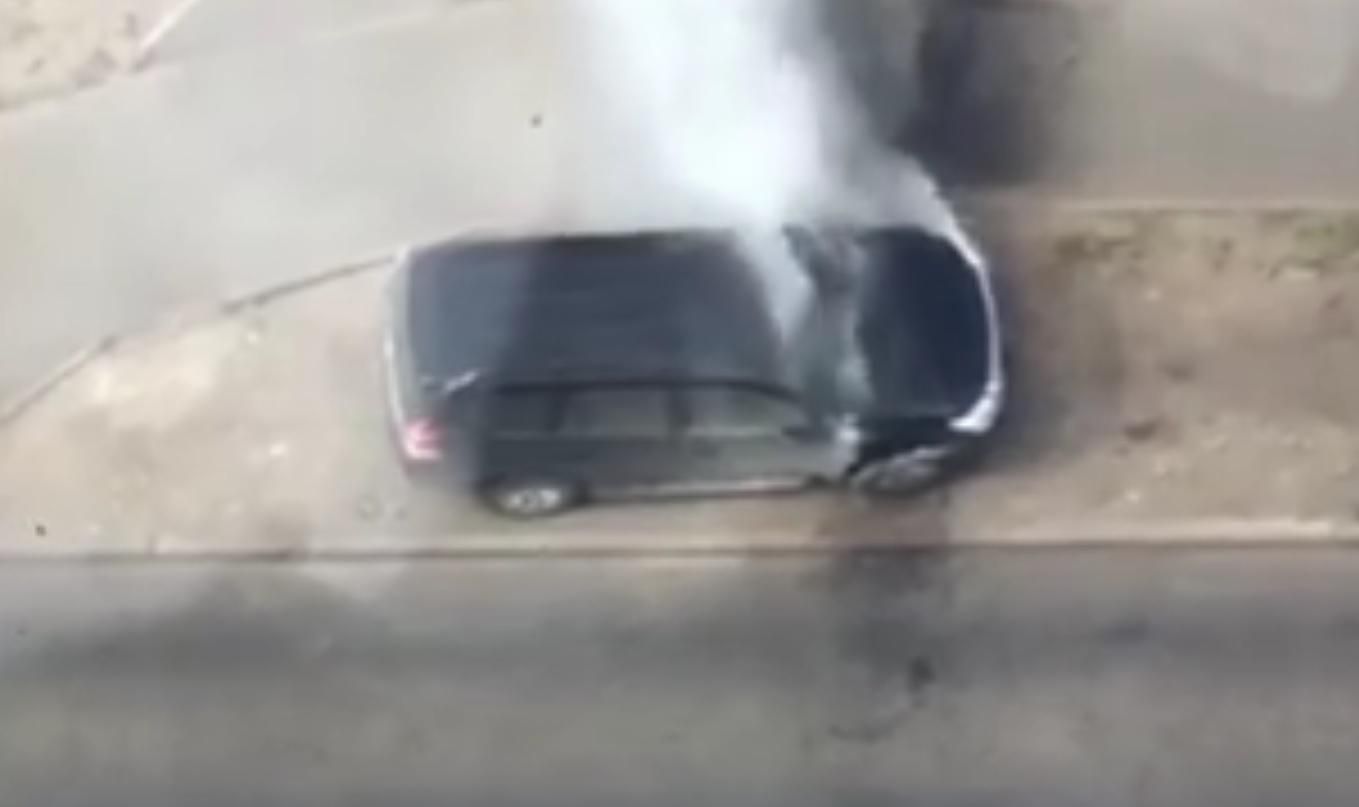 Активистке в Киеве посреди бела дня сожгли авто: видео