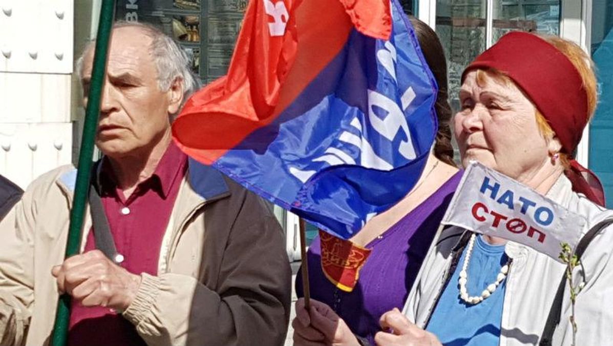Провокации в Харькове. На митинге требовали остановить "кровавую АТО" и агитировали за "ХНР" Провокации в Харькове. На митинге требовали остановить "кровавую АТО" и агитировали за "ХНР"