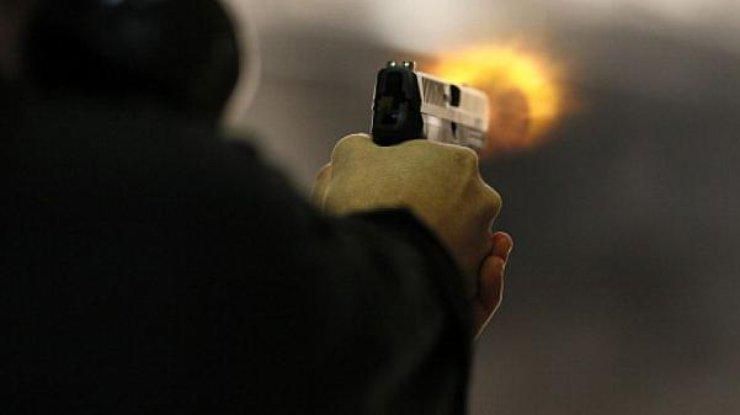 Група молодиків влаштувала бійку зі стріляниною у Києві Група молодиків влаштувала бійку зі стріляниною у Києві