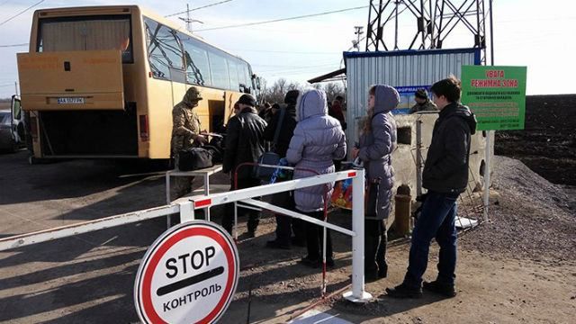 Женщина родила прямо на границе с оккупационной зоной