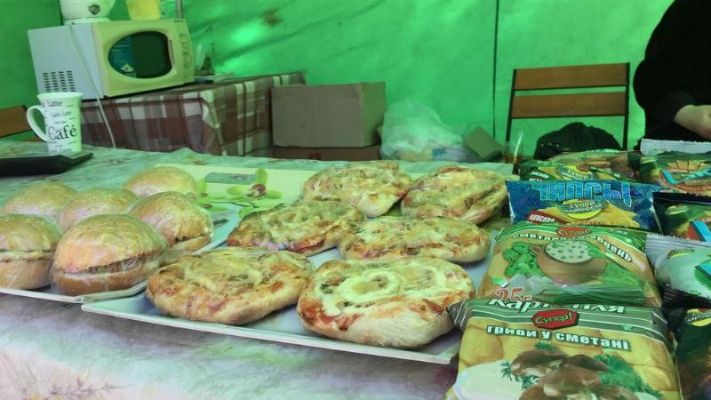 Украинские чипсы и пицца "Европа": в оккупированном Донецке оконфузились во время фестиваля еды