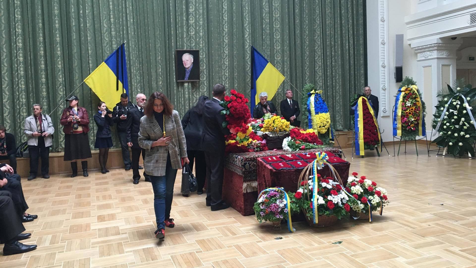 В Киеве похоронили известного поэта Бориса Олийныка