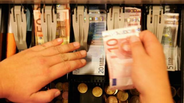 Курс валют на 4 мая: доллар и евро не сильно, но подешевели Курс валют на 4 мая: доллар и евро не сильно, но подешевели