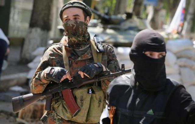 "Надо платить налоги на благо "республики": боевики "ЛНР" рекетируют мирных жителей
