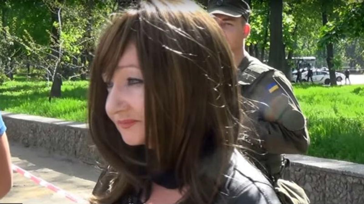 Назад в псевдореспублику. В Одессе задержали и выдворили провокаторшу: видео Назад в псевдореспублику. В Одессе задержали и выдворили провокаторшу: видео