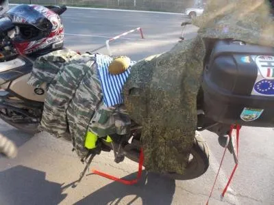 В Україну не впустили байкера з Росії з камуфльованим одягом