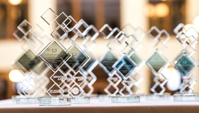 В Ужгороді пройшов ІІ-й Всеукраїнський студентський конкурс з живопису "Срібний мольберт" В Ужгороді пройшов ІІ-й Всеукраїнський студентський конкурс з живопису "Срібний мольберт"