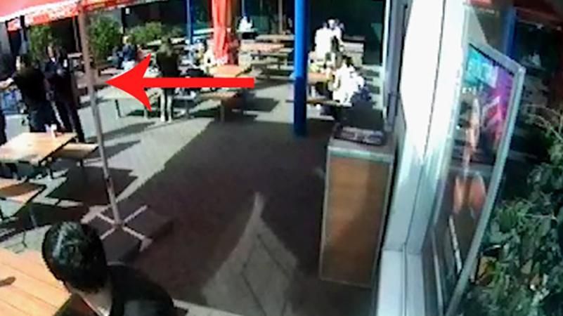 Полиция обнародовала видео дерзкого убийства в Киеве Полиция обнародовала видео дерзкого убийства в Киеве