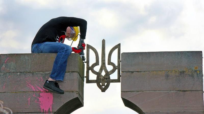 У Польщі понівечили в рази більше українських пам'ятників, ніж в Україні польських: інфографіка