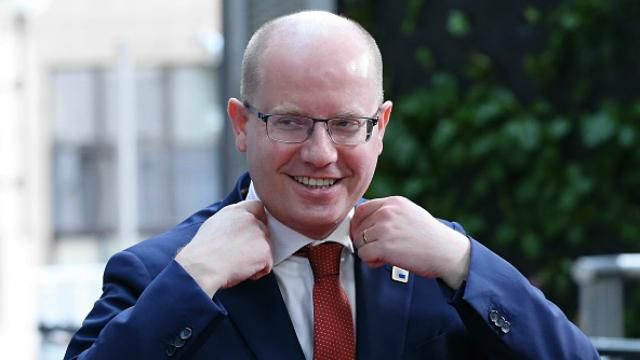 Пішов, щоб повернутись: прем'єр Чехії передумав подавати у відставку Пішов, щоб повернутись: прем'єр Чехії передумав подавати у відставку