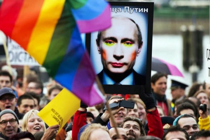 Путин впервые отреагировал на убийства представителей ЛГБТ в Чечне Путин впервые отреагировал на убийства представителей ЛГБТ в Чечне