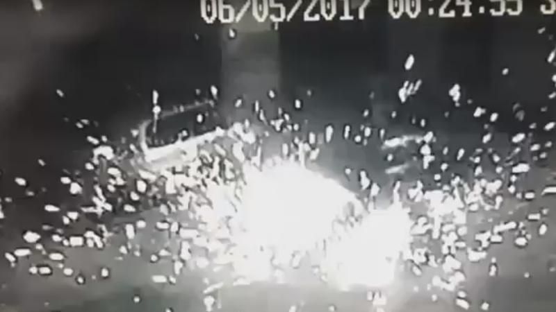 В Одессе во дворе волонтерского центра прогремел взрыв: появилось видео В Одессе во дворе волонтерского центра прогремел взрыв: появилось видео