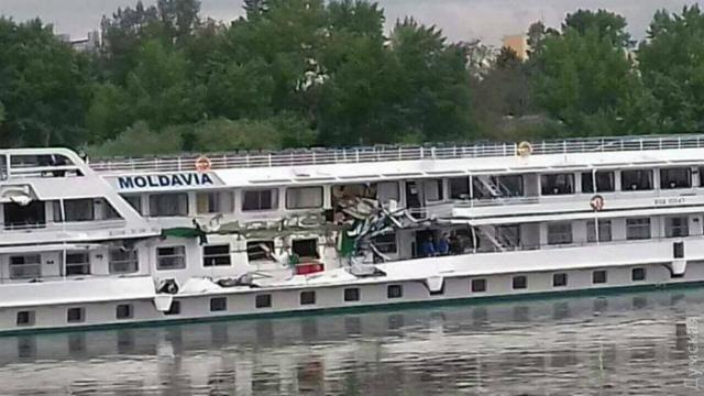 Два українські судна зіткнулись в Угорщині: з'явились фото пошкоджень