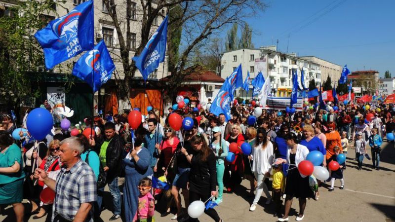 Протести та поклоніння Путіну: як в Криму відзначили 1 травня