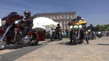 Полтысячи байкеров устроили мотопробег по столице