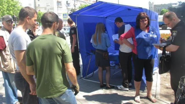 Палатку "Оппозиционного блока" "прикрыли" в Павлограде